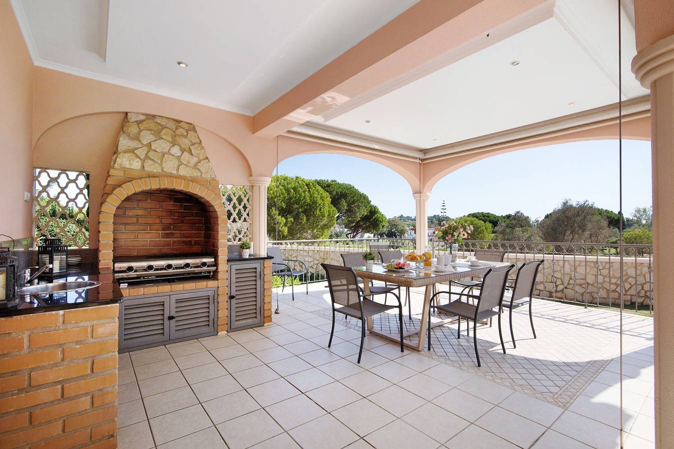Sunshine Villa in Vilamoura in Quarteira, Faro Distrikt
