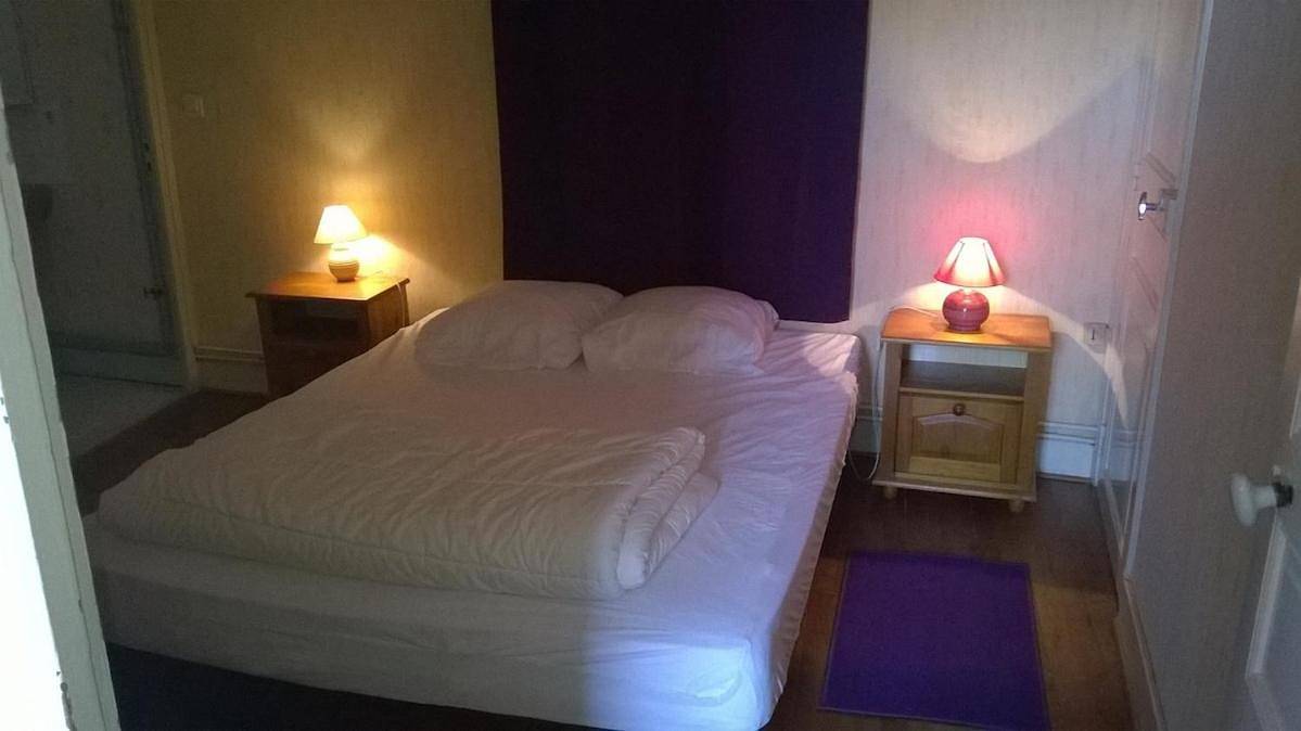 Appartement entier, One-Bedroom Apartment in Bourbon-l'Archambault, Allier