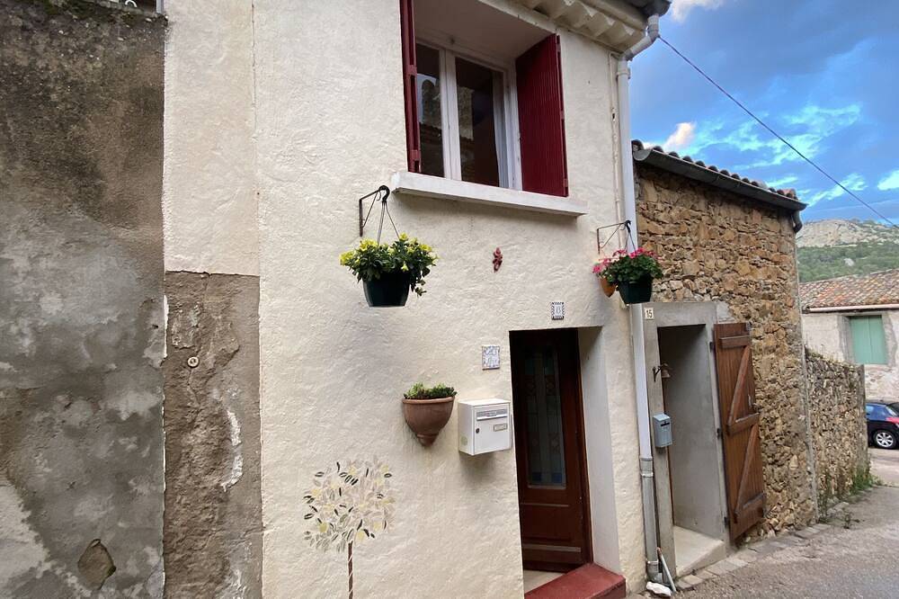 Charming house located in the picturesque village of Agel next to the Château. in Agel, Côte méditerranéenne (France)
