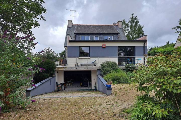 Location de vacances pour 13 personnes, avec terrasse et jardin à Lannion