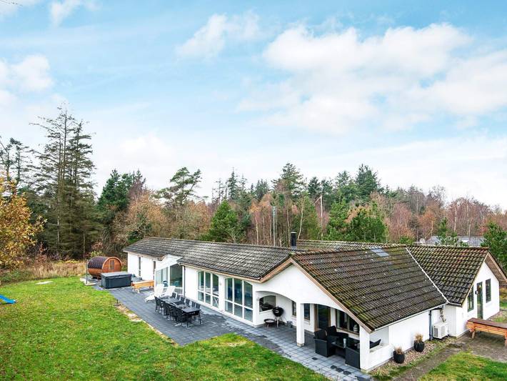 Ferienhaus für 12 Personen, mit Terrasse und Pool, kinderfreundlich in Henne Strand - 2