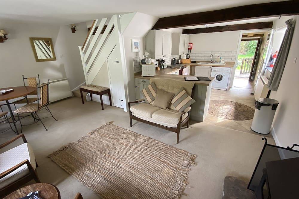 A remote 18th century cosy cottage yet just 10 mins to the beach in Slapton, South Devon