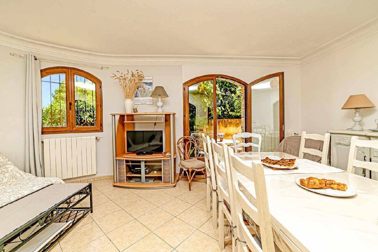 Ganze Ferienwohnung, Appartement in Le Bar-Sur-Loup mit Großer Terrasse in Le Bar-sur-Loup, Cannes und Umgebung