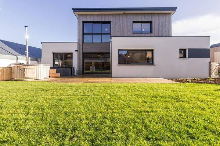 Gîte pour 8 personnes, avec jacuzzi et jardin à Gouville-sur-Mer