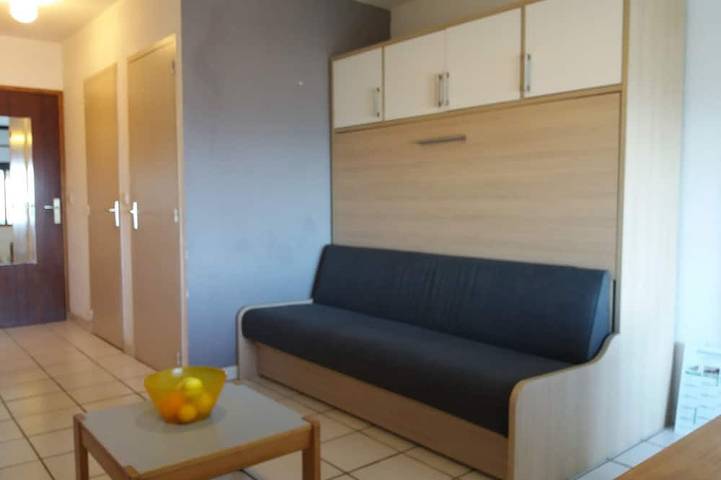 Apartamento entero, San Nicolao de Moriani: les Marines studio sea view with direct beach access. in Moriani-Plage, Región de Corte