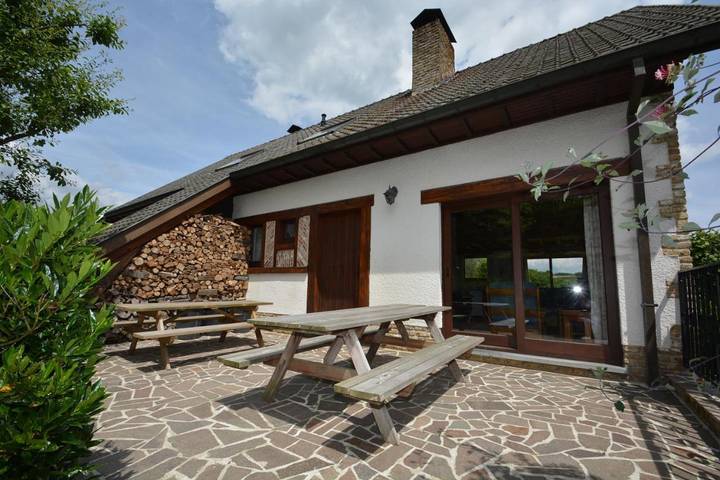 Location de vacances pour 12 personnes, avec vue et terrasse, animaux acceptés dans Wibrin