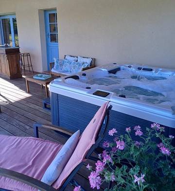 Gîte pour 6 personnes, avec terrasse ainsi que jardin et vue à Parleboscq