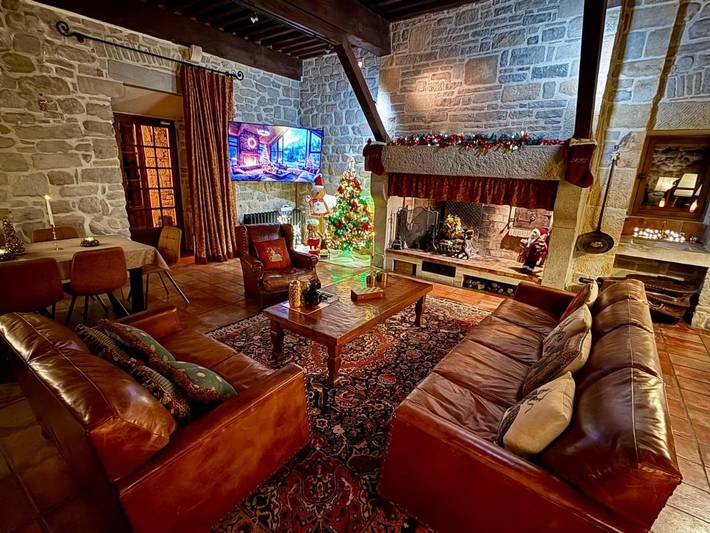 Location de vacances pour 15 personnes, avec jacuzzi ainsi que piscine et jardin, adapté aux familles à Castelreng - 2