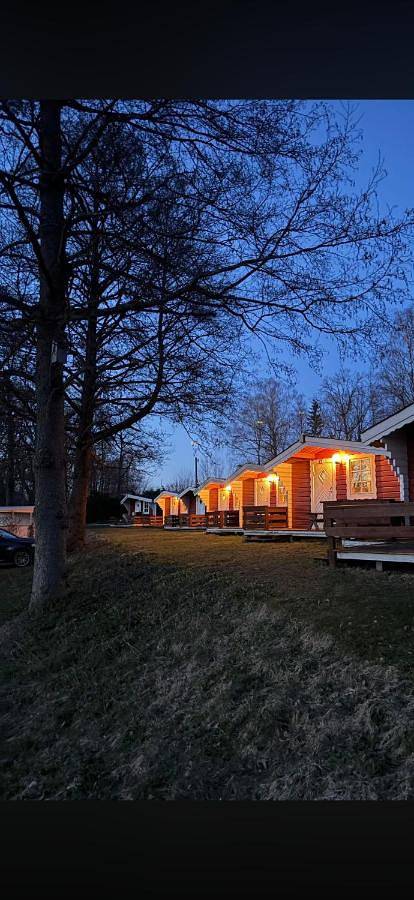 Camping für 4 Personen, mit Terrasse und Garten am Vänern
