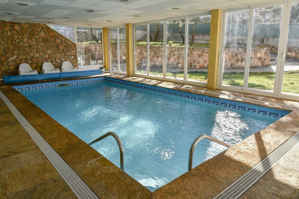 Piscina Climatizada Casa Puente Albor in El Espinar, Provincia de Segovia