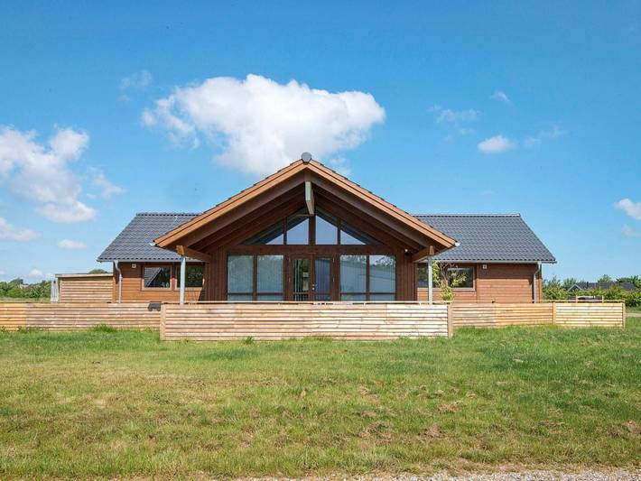 Ferienhaus für 6 Personen, mit Whirlpool und Terrasse sowie Garten und Sauna in Sydals