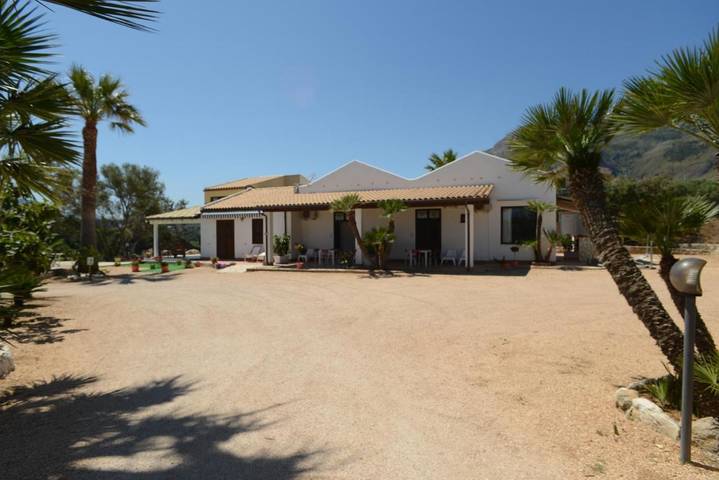 B&b per 2 persone, con giardino e panorama a Castellammare del Golfo