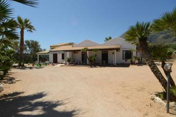 Maison d’hôte pour 2 personnes, avec jardin et vue à Castellammare del Golfo