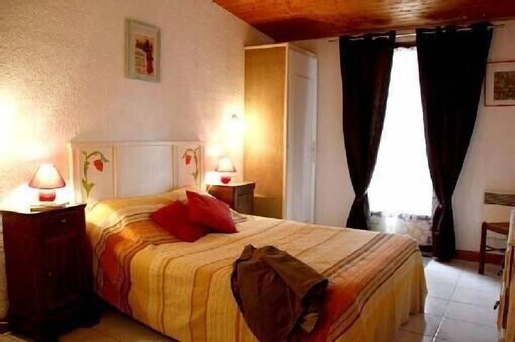 Gîte pour 4 personnes, avec jardin et piscine à Berbiguières - 3