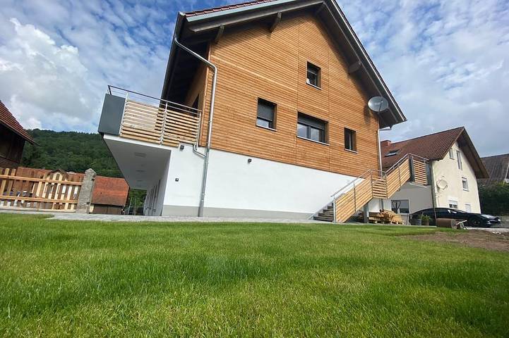 Ferienwohnung für 4 Personen, mit Balkon und Garten in Riedenberg