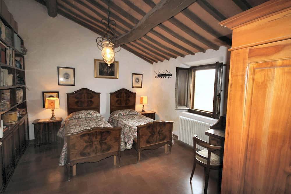 Wonderful villa with cottage and pool near Siena in Castellina in Chianti, Chianti