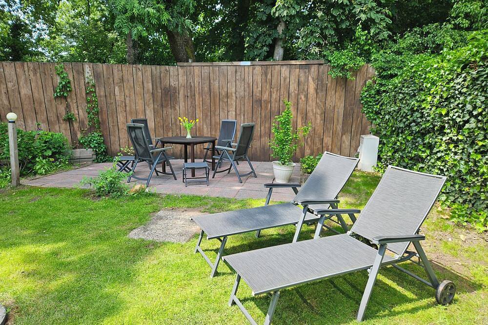 Ganze Wohnung, Helle Ferienwohnung in Ostfriesland mit großem Garten und Terrasse in Friedeburg, Landkreis Wittmund