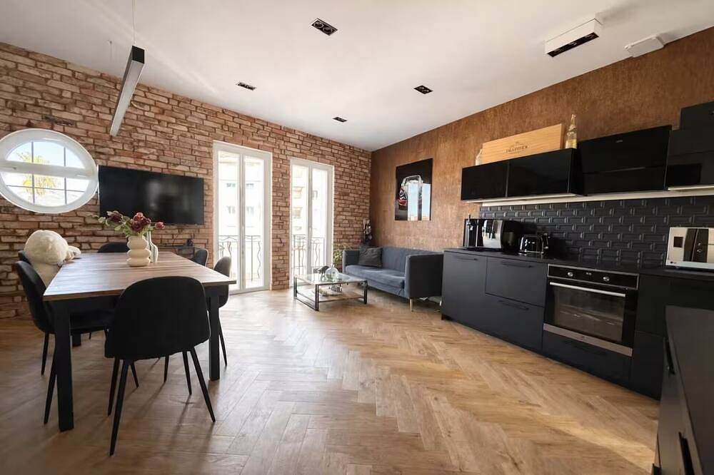 Ganze Wohnung, Exceptional apartment Carré d'or | Sea & Beach Walking distance in Saint-Raphaël, Massif de l'Esterel