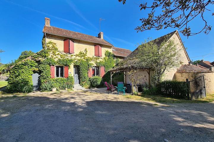 Gîte pour 6 personnes, avec piscine et jardin