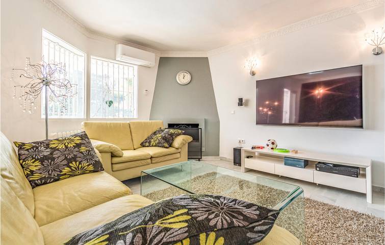 Ganze Ferienwohnung, Gemütliches 100m Apartment mit Pool & Strandzugang in Urbanizacion Calahonda, Mijas