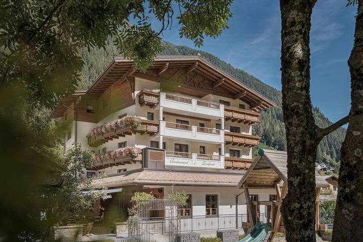Hôtel pour 4 personnes, avec vue ainsi que jardin et sauna, adapté aux familles