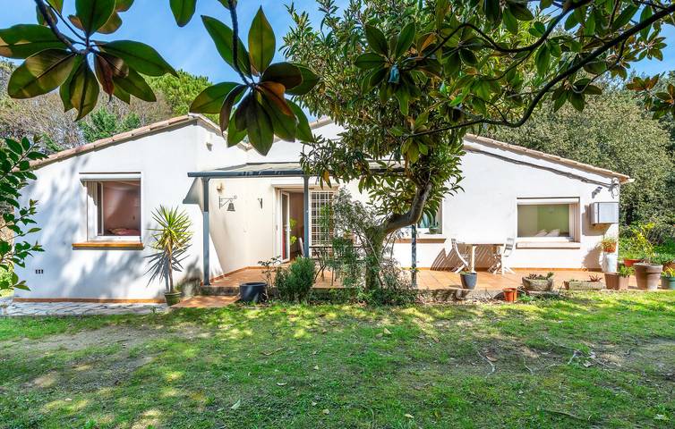 Ferienhaus für 6 Personen, mit Terrasse und Ausblick sowie Pool - 1