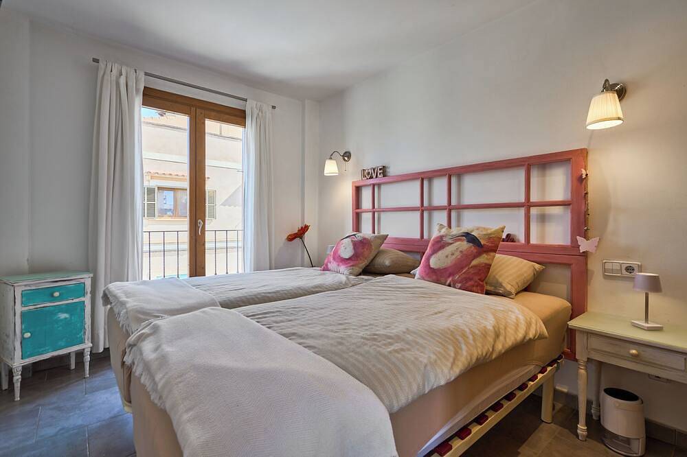 Friendly, bright townhouse with pool and patio in Cas Concos, Felanitx