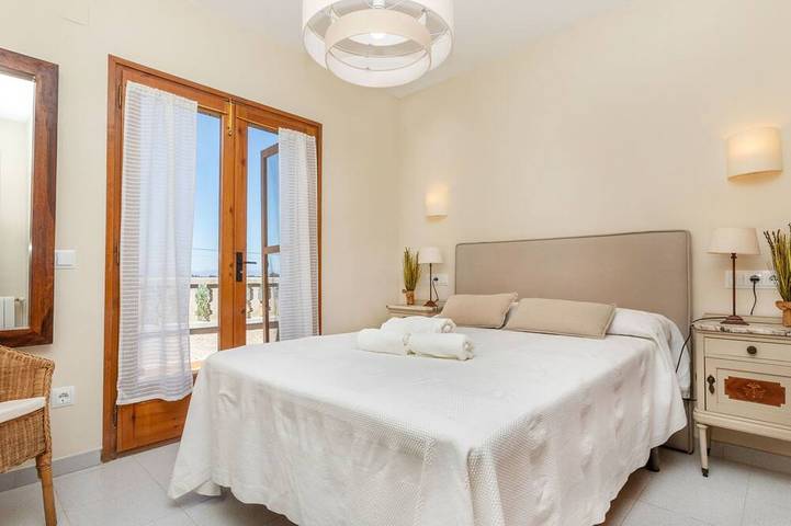 Location de vacances pour 6 personnes, avec jardin ainsi que piscine et terrasse à Bellcaire d'Empordà - 3