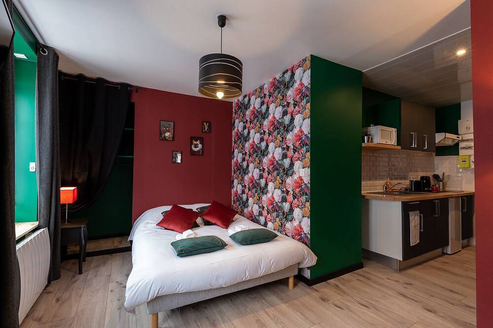 Appartement entier, Studio-de Luxe-Sdb privée avec baignoire in Saint-Quentin, Aisne