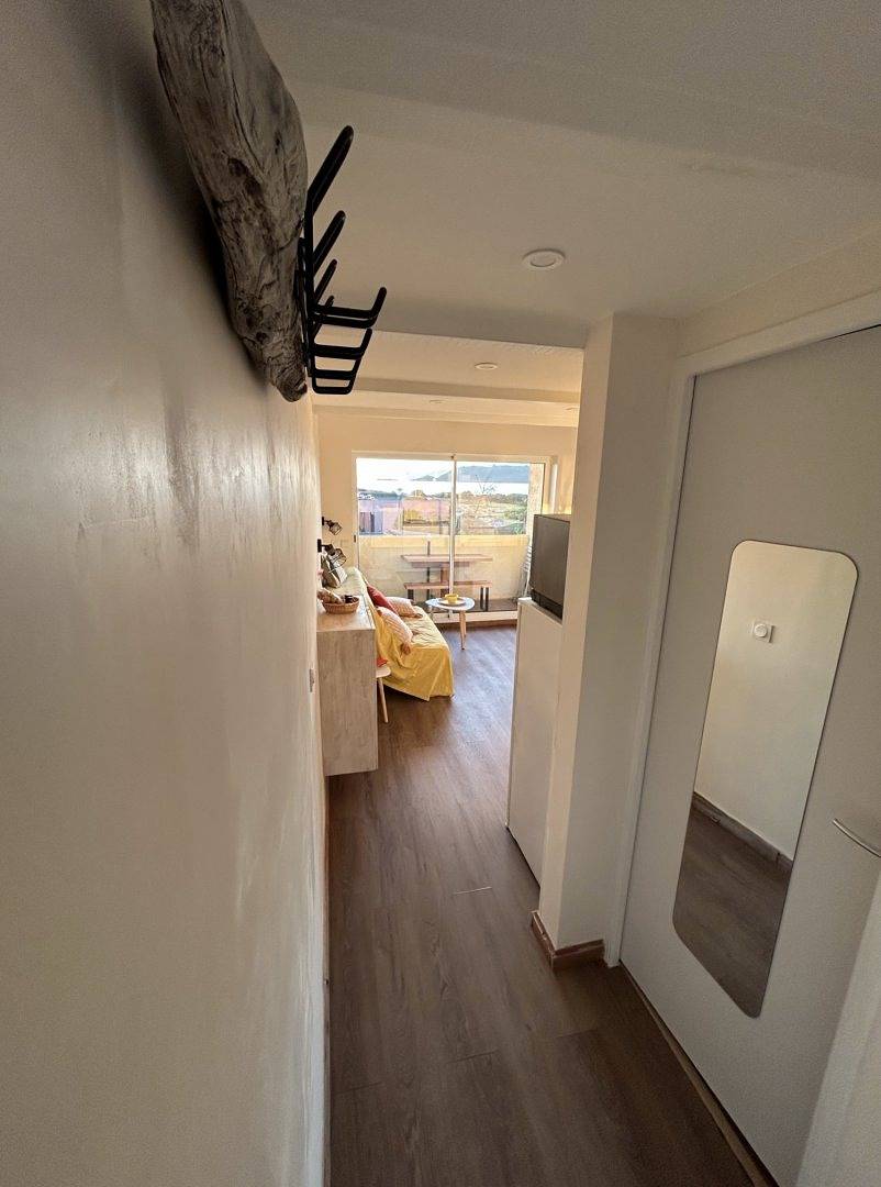 Appartement 4/5 personnes, piscine, vue et accès mer in Tiuccia, Calcatoggio