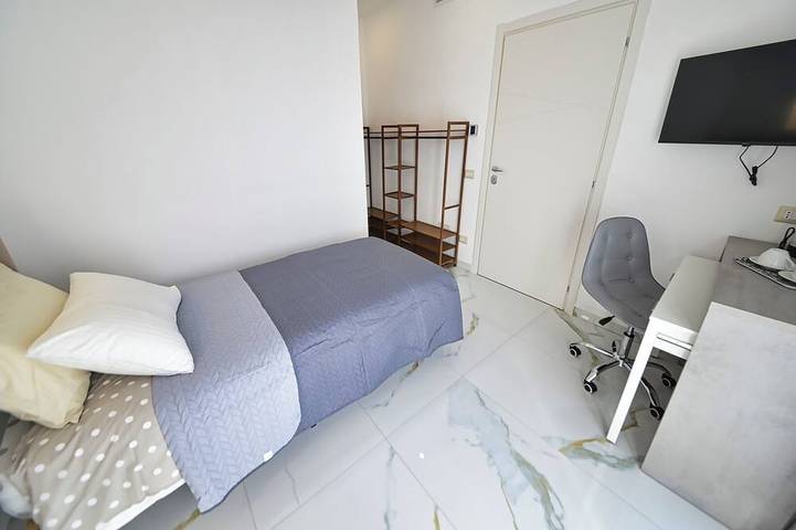 🌿 Chambre neuve avec balcon privé, salle de bain et Wi-Fi près de Rho Fiera et Milan in Rho, Province de Milan