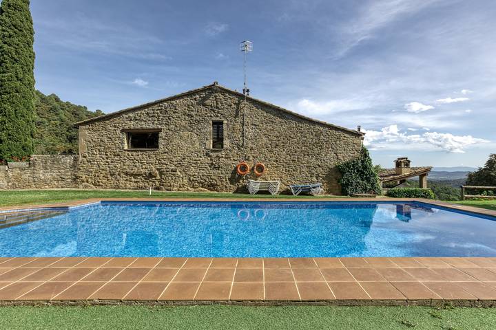 Casa rural para 10 personas, con jardín, Se admiten mascotas en Pla de l'Estany - 2