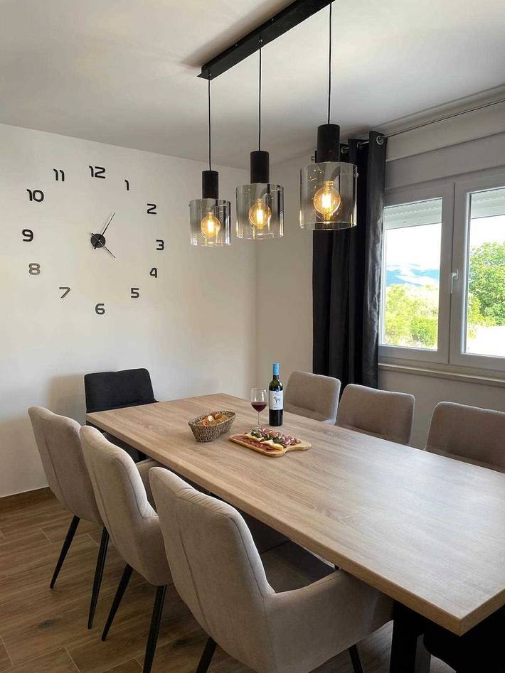 Ferienhaus Fjaka mit Swimmingpool in Pridraga, Donji Karin
