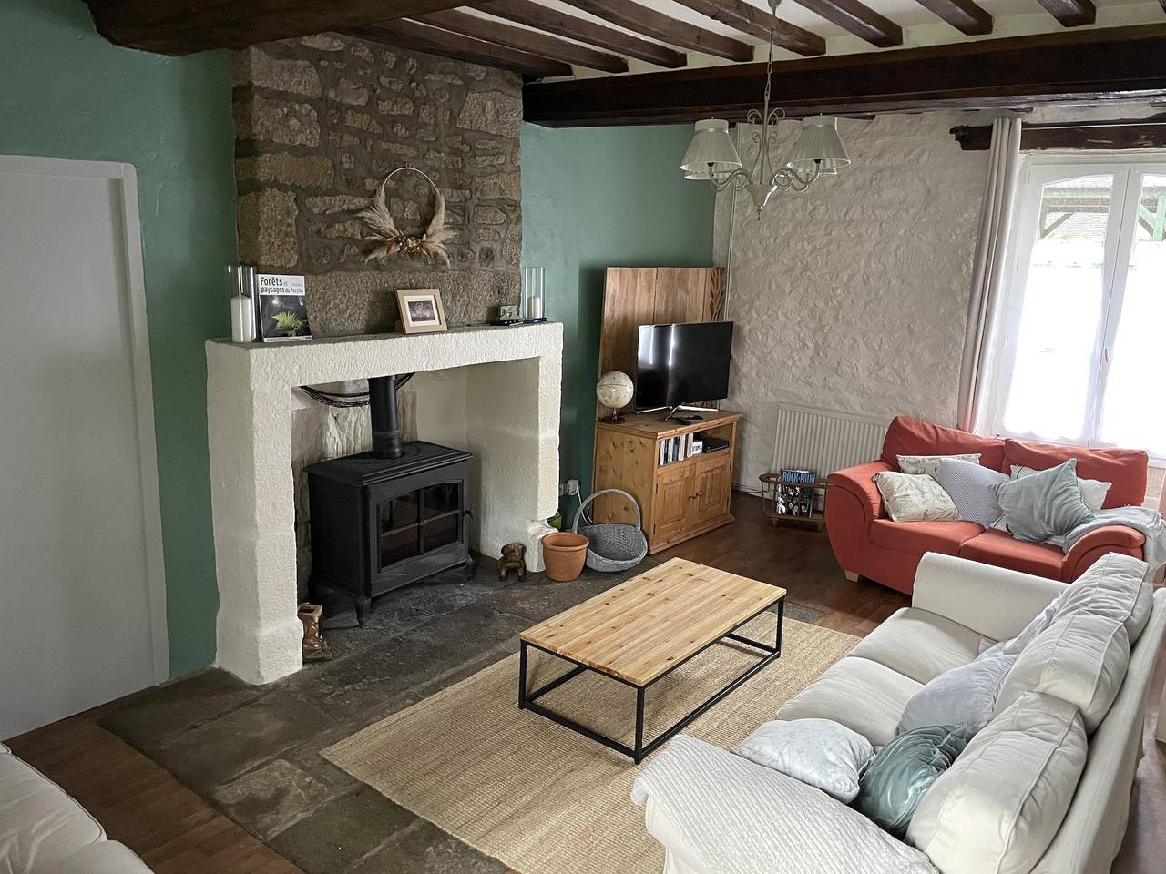 6-Bed Farmhouse, Sleeps 13, Pool & Pet Friendly in Saint-Sauveur-de-Carrouges, Parc naturel régional Normandie-Maine