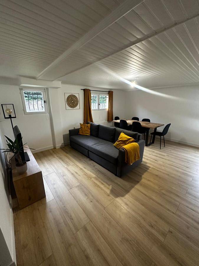 Gîte pour 6 personnes, avec jardin à Satolas-et-Bonce