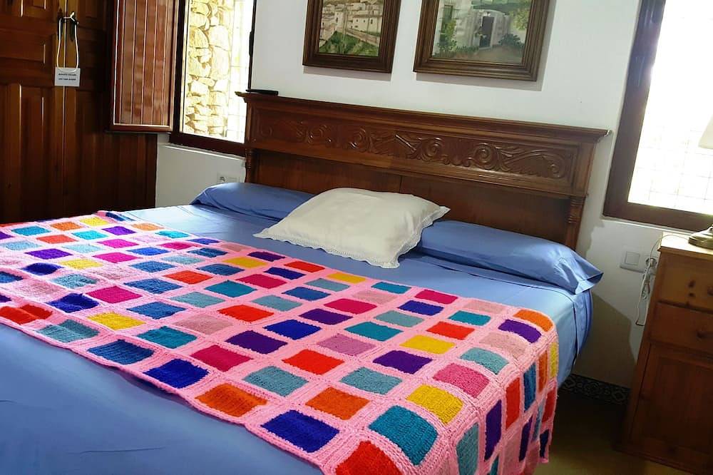 Casa Rural Sierra de Aguafría. Finca El Robledillo for 8 people in Monesterio, Sierra Morena