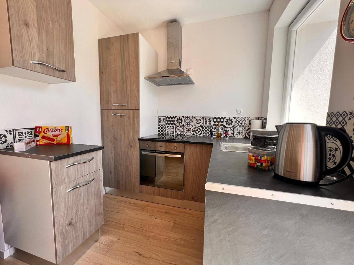 Appartement entier, One-Bedroom Apartment in Bédarieux, Région de Béziers