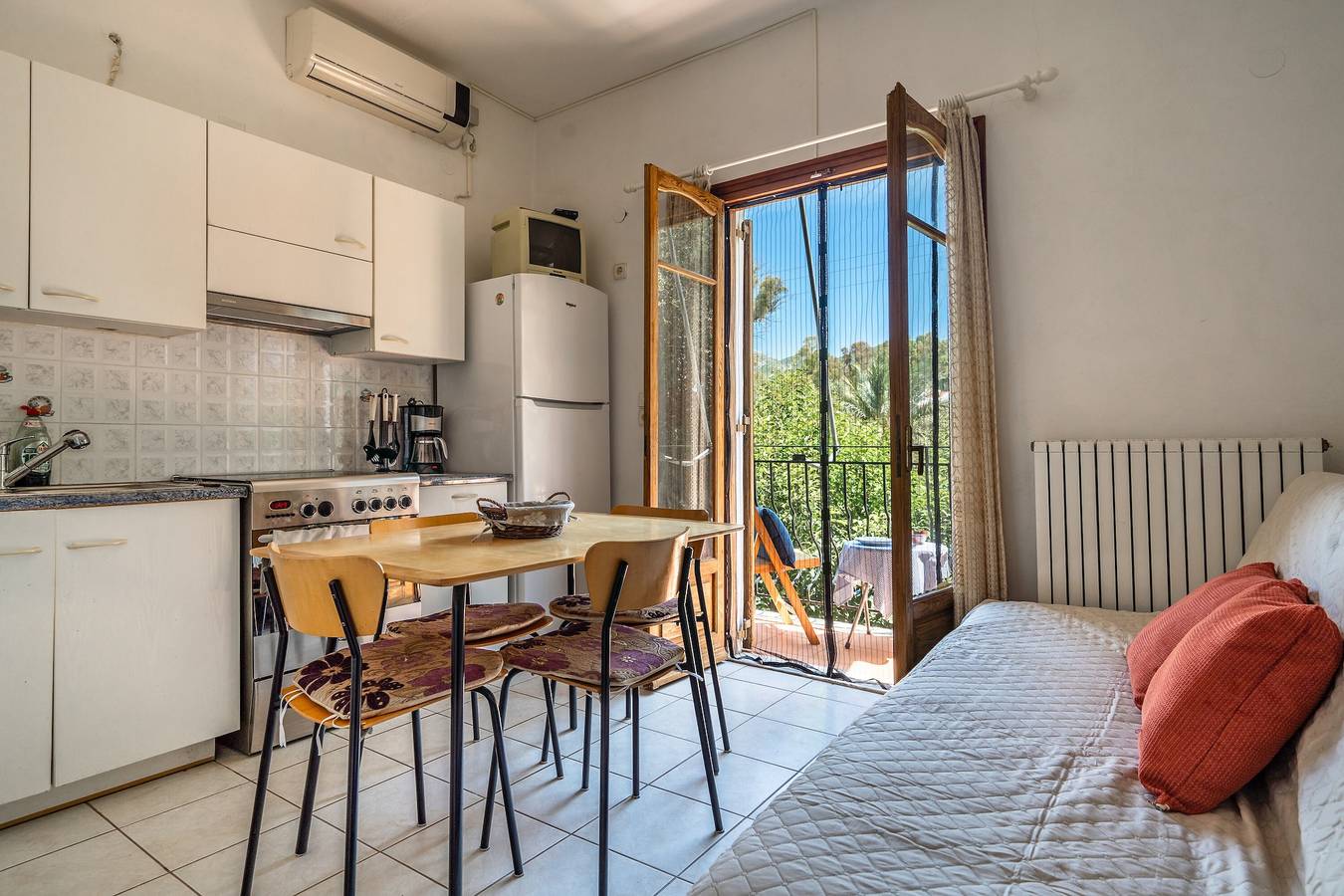 Entire apartment, Apartment 'Makis Katelios' with Balcony, Wi-Fi and Air Conditioning in Markopoulo (Kefalonia), Kefalonia