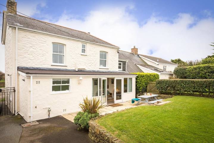 Holiday rental for 6 people, with Hot tub and Garden as well as Pool and Sauna in Holywell Bay