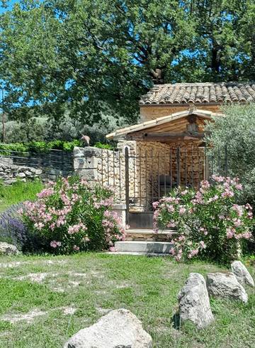Gîte pour 4 personnes, avec jardin et terrasse à Ménerbes