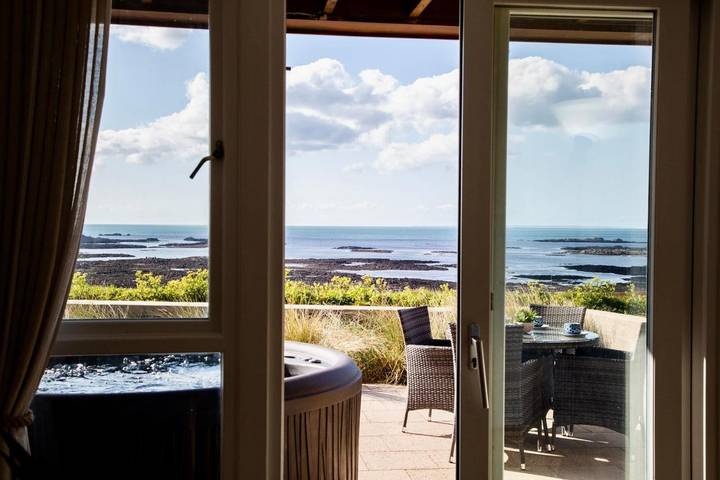 Location de vacances pour 4 personnes, avec jardin et jacuzzi dans Îles Anglo-Normandes - 2