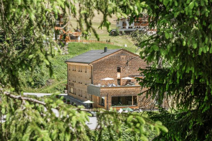 Ferienwohnung für 4 Personen, mit Terrasse und Garten sowie Sauna und Ausblick im Lechtal