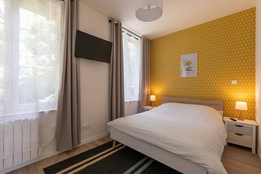 Appartement entier, Appartement-Supérieure-Sdb privée avec douche in Saint-Quentin, Aisne