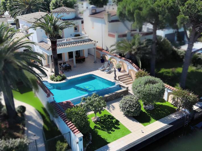 Ferienhaus für 8 Personen, mit Terrasse und Garten sowie Pool in Empuriabrava - 2