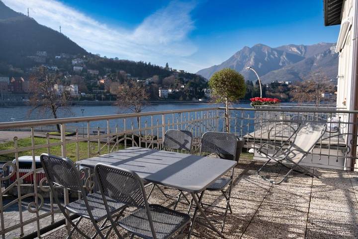 Ferienwohnung für 4 Personen, mit Terrasse und Seeblick sowie Ausblick in Lecco