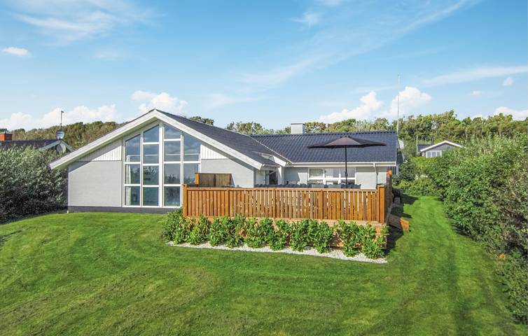 Ferienhaus für 10 Personen, mit Whirlpool und Terrasse sowie Garten und Pool in Kærgården