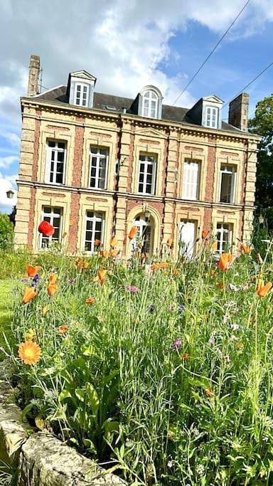 Gîte pour 11 personnes, avec vue et jardin à La Saussaye