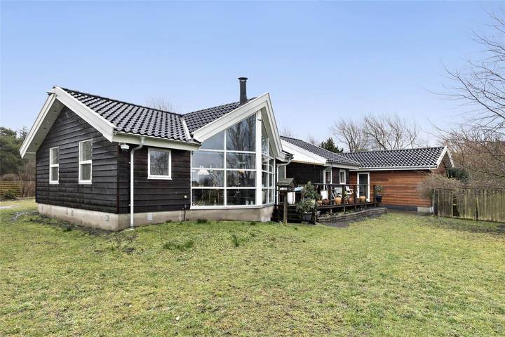 Ferieudlejning for 9 personer, med have og terrasse, husdyr tilladt i Sjællands Odde