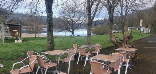 Hôtel pour 3 personnes, avec jardin ainsi que vue sur le lac et vue, animaux acceptés dans Lac de la Raviège