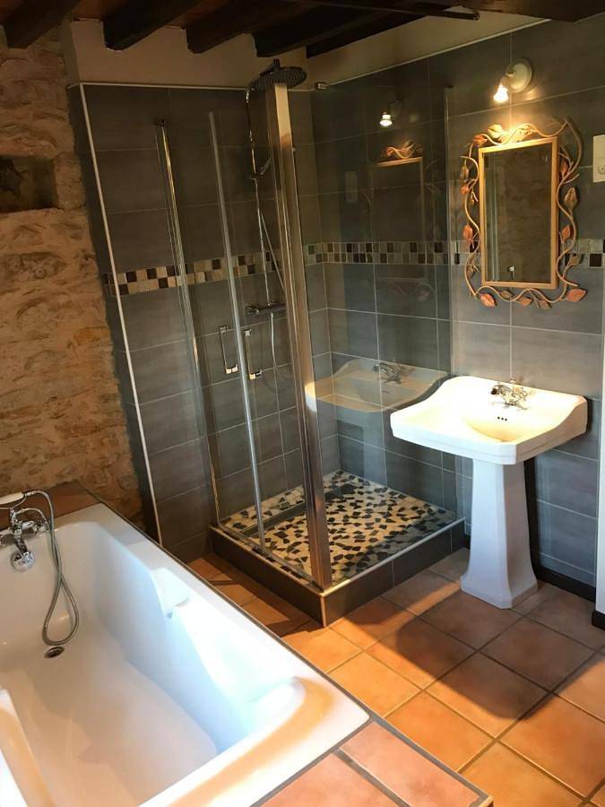 Location de vacances pour 12 personnes, avec vue ainsi que jardin et piscine à Larroque - 2